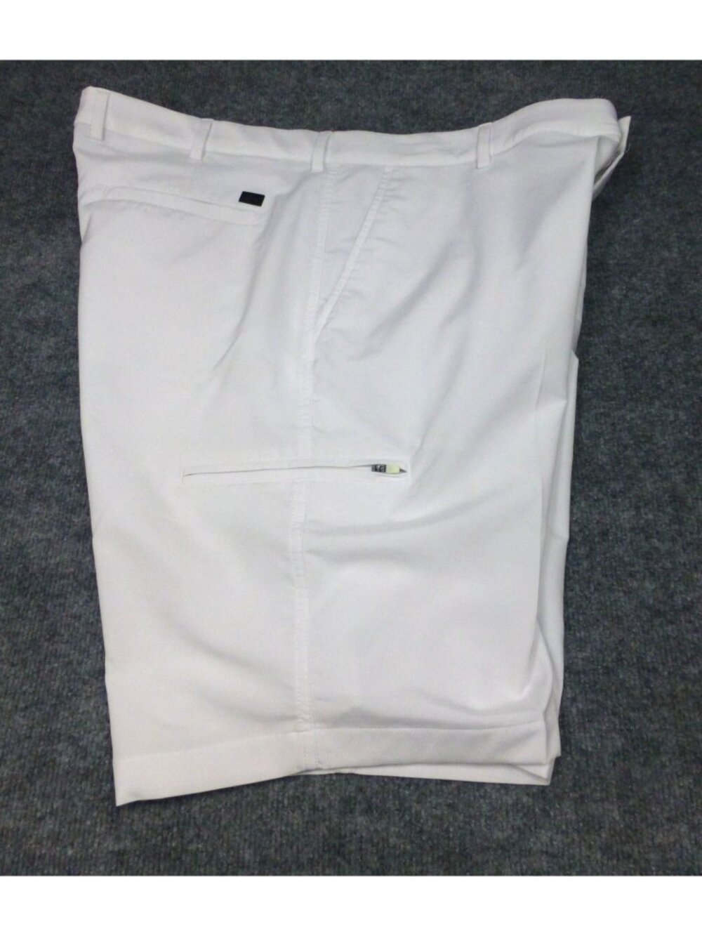 Greg Norman Mens White Golf Shorts Size 40 Polyester/Spandex - Picture 3 of 9